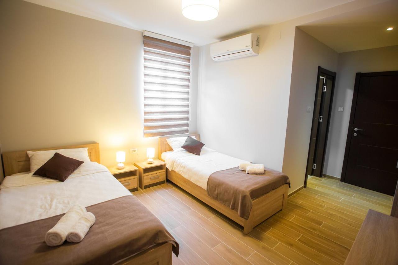 Centar Lux 2 Hostel Becicherecul Mare Exterior foto